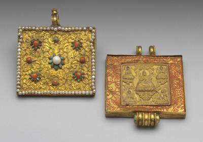 图片[2]-Buddhist amulet case with coral and pearl inlay, prayer beads, and ribbon, Qing dynasty, 18th c., Tibetan work-China Archive